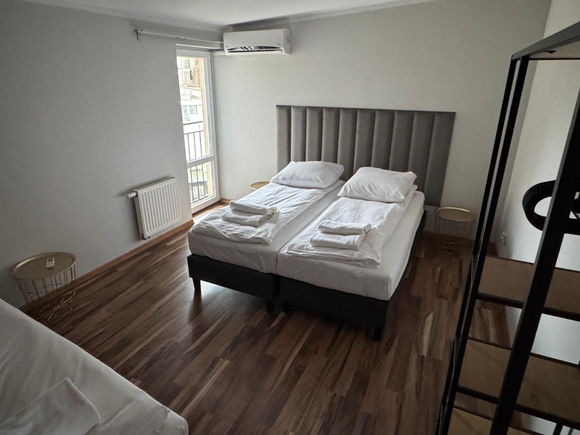 Apartament Corner House *